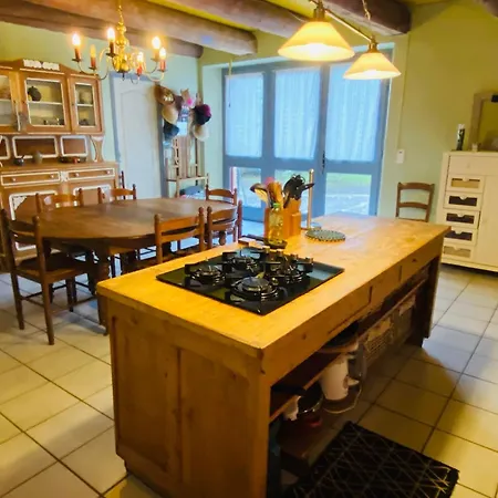 4 Etoiles Au Coeur De L'auvergne Avec Terrasse, Jardin Clos Et Equipements Pour Enfants - Fr-1-582-476 Holiday home Saint-Beauzire (Haute-Loire)