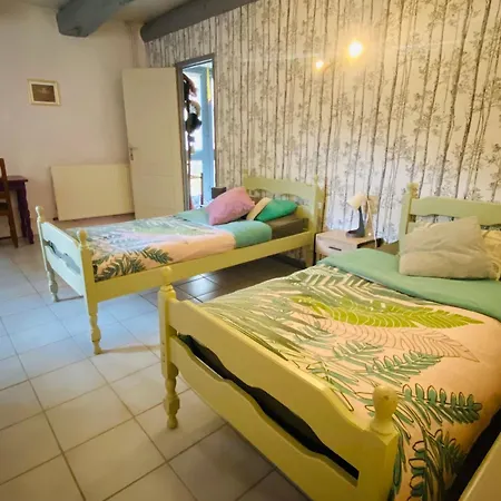 4 Etoiles Au Coeur De L'auvergne Avec Terrasse, Jardin Clos Et Equipements Pour Enfants - Fr-1-582-476 Holiday home
