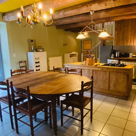 4 Etoiles Au Coeur De L'auvergne Avec Terrasse, Jardin Clos Et Equipements Pour Enfants - Fr-1-582-476 Holiday home Saint-Beauzire (Haute-Loire)